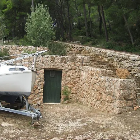 Tigrich * Sveta Nedelja (Hvar)